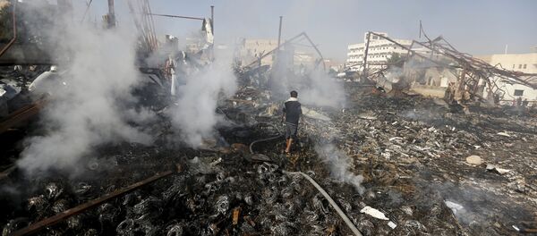 Bombardeos de la coalición árabe en Yemen Bombardeos de la coalición árabe en Yemen - Sputnik Mundo