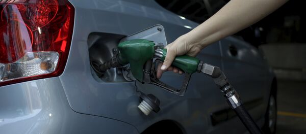 Una gasolinera que pertenece a la petrolera estatal PDVSA, en Caracas. El 13 de febrero del 2016 - Sputnik Mundo