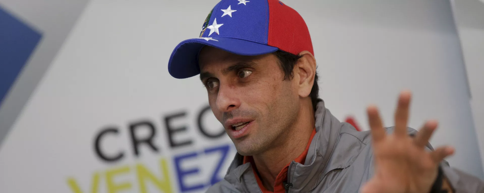 Venezuelan opposition leader and Governor of Miranda state Henrique Capriles speaks during an interview with Reuters in Caracas Venezuelan opposition leader and Governor of Miranda state Henrique Capriles speaks during an interview with Reuters in Caracas - Sputnik Mundo, 1920, 11.08.2021