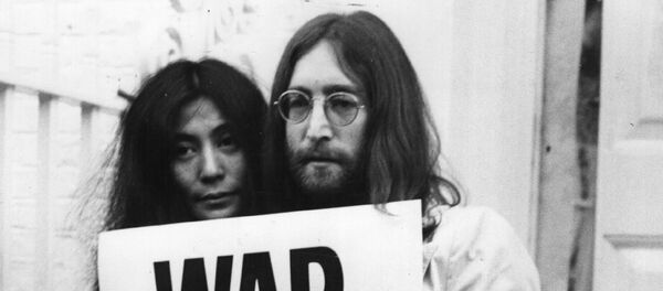 John Lennon y Yoko Ono - Sputnik Mundo