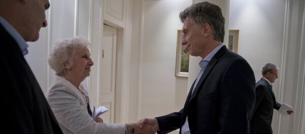 Presidente de Argentina, Mauricio Macri y presidenta de Abuelas de Plaza de Mayo, Estela de Carlotto - Sputnik Mundo