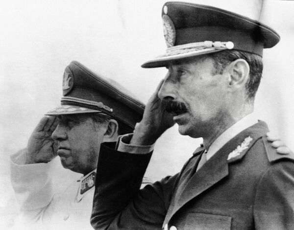 Romper el silencio: hijos y familiares de represores chilenos cuentan su historia Romper el silencio: hijos y familiares de represores chilenos cuentan su historia - Sputnik Mundo
