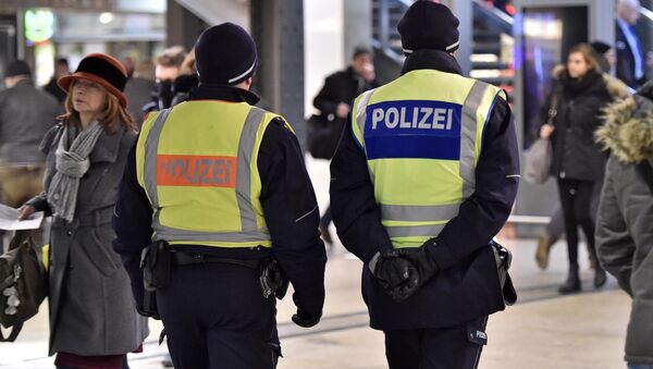 Policías en la estación de Colonia, Alemania - Sputnik Mundo