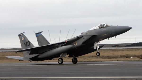 F15 en la base de EEUU en Keflavik (archivo, 2006) - Sputnik Mundo