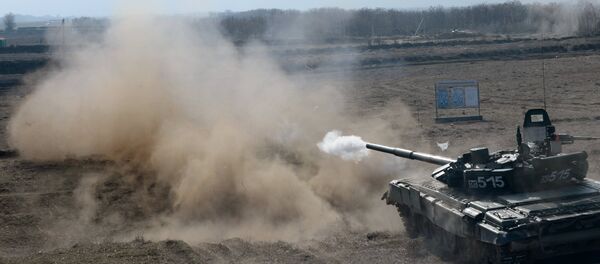 Tanque ruso durante las maniobras - Sputnik Mundo