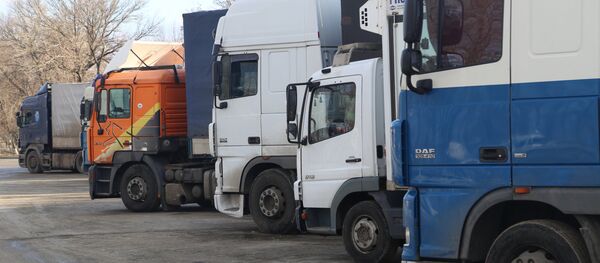 Camiones en la frontera ruso-ucraniana - Sputnik Mundo