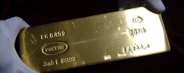 Una barra de oro - Sputnik Mundo