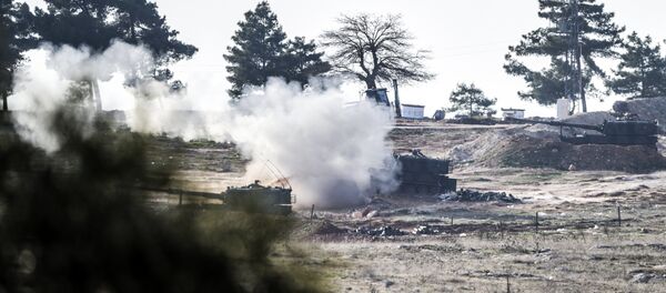 Los tanques turcos cerca de la frontera con Siria (archivo) - Sputnik Mundo