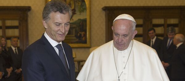 El presidente de Argentina, Mauricio Macri, y el Papa Francisco - Sputnik Mundo