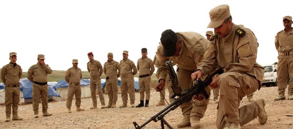 Voluntarios de Mosul preparándose para luchar contra Daesh - Sputnik Mundo