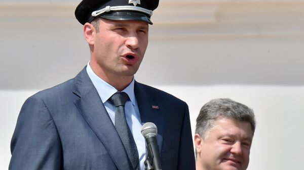 El alcalde de Kiev, Vitali Klichkó, durante la ceremonia de graduación de los policías de Kiev en 2015 - Sputnik Mundo