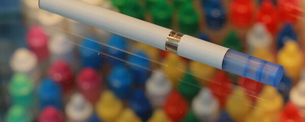 Cigarrillo electrónico (imagen referencial) - Sputnik Mundo