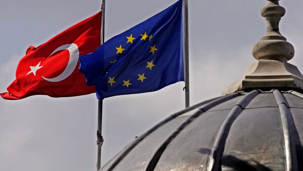 Banderas de Turquía y la UE - Sputnik Mundo