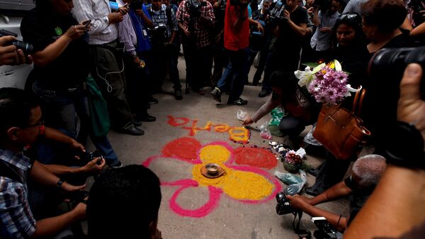 Altar improvisado para Berta Cáceres. - Sputnik Mundo