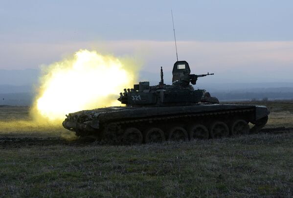 Biatlón de tanques en Chechenia - Sputnik Mundo