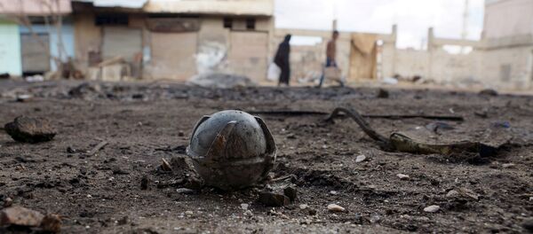 File photo of an unexploded cluster bomblet along a street after airstrikes by pro-Syrian government forces - Sputnik Mundo