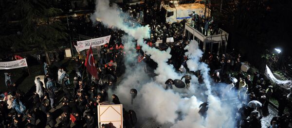 Policía turca irrumpe en la sede del diario opositor Zaman - Sputnik Mundo