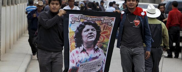 Los participantes del funeral de la dirigente popular indígena Berta Cáceres - Sputnik Mundo