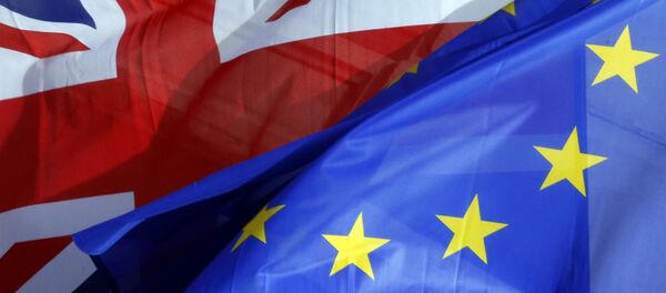Las banderas de Reino Unido y la UE - Sputnik Mundo