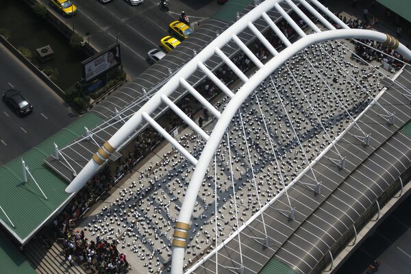 Miles de pandas invaden las calles de Bangkok - Sputnik Mundo