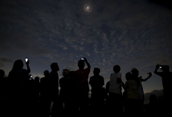 Así fue el primer eclipse solar total de 2016 - Sputnik Mundo