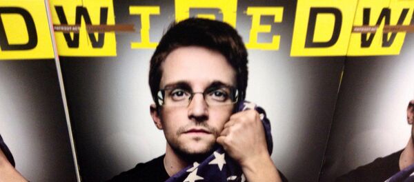 Edward Snowden en la portada de la revista Wired - Sputnik Mundo