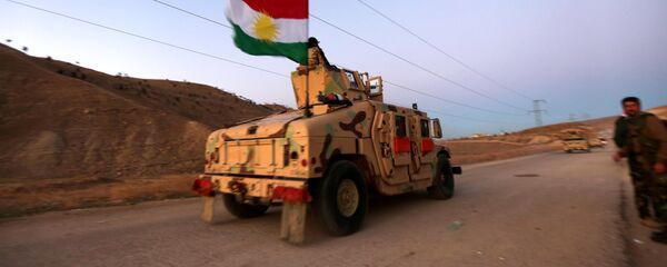 Carro blindado kurdo con la bandera de Kurdistán iraquí (archivo) - Sputnik Mundo