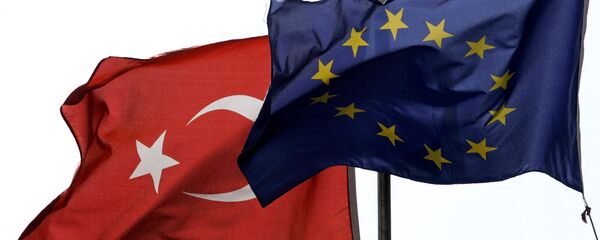 Las banderas de la UE y Turquía - Sputnik Mundo