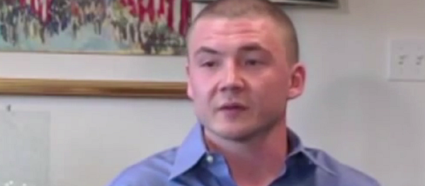 Dennis Flynn durante una rueda de prensa - Sputnik Mundo