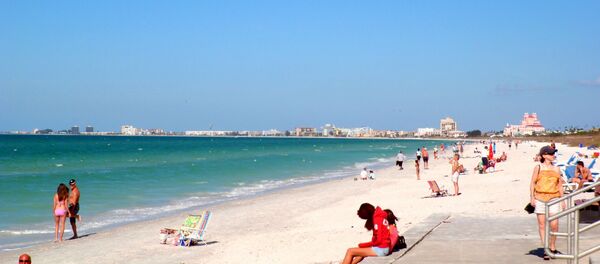 Turistas en la playa - Sputnik Mundo