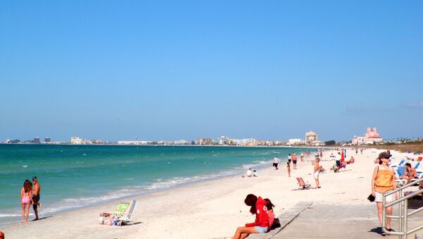 Turistas en la playa - Sputnik Mundo