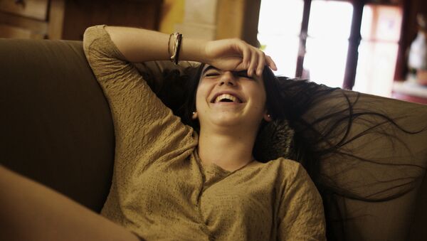 La chica riente La chica riente - Sputnik Mundo