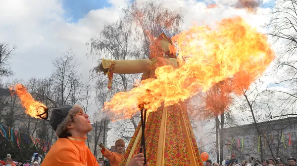 La muñeca espantapájaros, símbolo de la fiesta de Maslenitsa - Sputnik Mundo