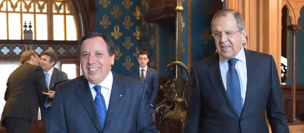 Ministro de Asuntos Exteriores de Rusia, Serguéi Lavrov, y el ministro de Asuntos Exteriores de Túnez, Khemaies Jhinaoui - Sputnik Mundo