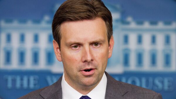 Josh Earnest, portavoz de la Casa Blanca - Sputnik Mundo