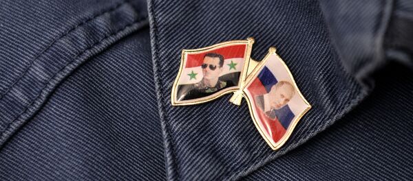 Pins con retratos del presidente sirio, Bashar Asad, y presidente ruso, Vladímir Putin Pins con retratos del presidente sirio, Bashar Asad, y presidente ruso, Vladímir Putin - Sputnik Mundo
