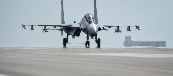 Caza Su-30 ruso en la base aérea de Hmeymim - Sputnik Mundo