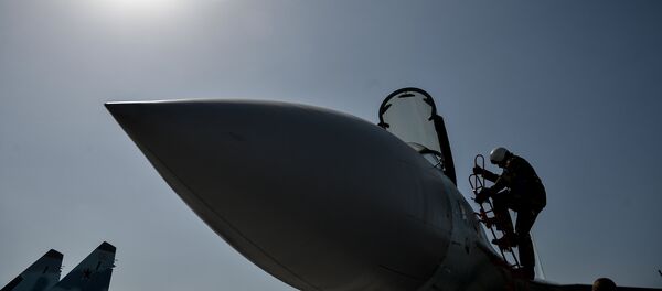 Piloto ruso en la base aérea siria de Hmeymim - Sputnik Mundo