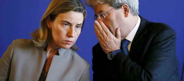 Jefa de la diplomacia europea, Federica Mogherini y canciller de Italia, Paolo Gentiloni Jefa de la diplomacia europea, Federica Mogherini y canciller de Italia, Paolo Gentiloni - Sputnik Mundo