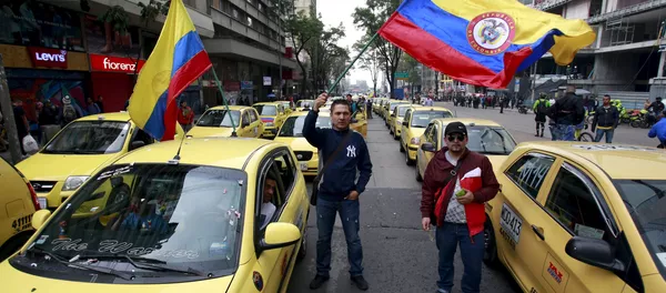 Protestas de taxistas colombianos en contra de Uber, Bogotá Protestas de taxistas colombianos en contra de Uber, Bogotá - Sputnik Mundo