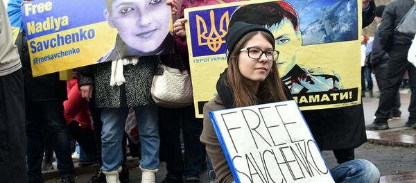 Manifestación en apoyo de la piloto ucraniana Nadia Sávchenko en Kiev - Sputnik Mundo