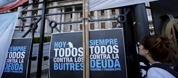 El Senado argentino comienza a discutir el proyecto de ley para pagar a los fondos buitre El Senado argentino comienza a discutir el proyecto de ley para pagar a los fondos buitre - Sputnik Mundo