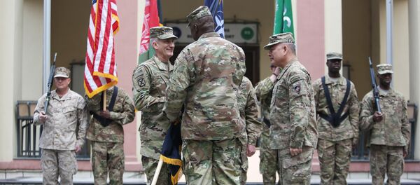 Outgoing Commander of Resolute Support forces and United States forces in Afghanistan, U.S. Army General John Campbell, right, and General Lloyd J. Austin, center give the flag to incoming commander, U.S. General John Nicholson, left, during a change of command ceremony in Resolute Support headquarters in Kabul, Afghanistan, Wednesday, March 2, 2016. Outgoing Commander of Resolute Support forces and United States forces in Afghanistan, U.S. Army General John Campbell, right, and General Lloyd J. Austin, center give the flag to incoming commander, U.S. General John Nicholson, left, during a change of command ceremony in Resolute Support headquarters in Kabul, Afghanistan, Wednesday, March 2, 2016. - Sputnik Mundo