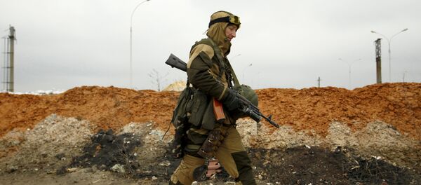 Miliciano en Donbás - Sputnik Mundo