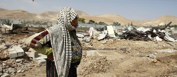 Mujer palestina cerca de su casa destruida por el ejercito israelí en la ciudad de Jericó Mujer palestina cerca de su casa destruida por el ejercito israelí en la ciudad de Jericó - Sputnik Mundo