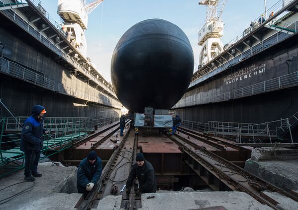 El lanzamiento del submarino Veliki Nóvgorod - Sputnik Mundo