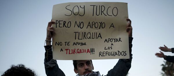 Protesta contra la firma del acuerdo Turquía-UE Protesta contra la firma del acuerdo Turquía-UE - Sputnik Mundo