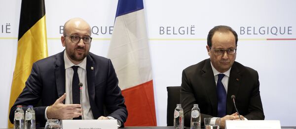 Charles Michel, primer ministro de Bélgica, y Francois Hollande, presidente de Francia - Sputnik Mundo