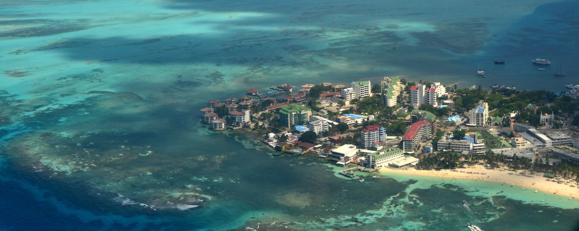 Aereal view of San Andres Island, Colombia on September 5, 2013.  - Sputnik Mundo, 1920, 07.03.2023