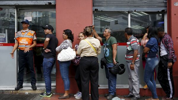 Una cola en Venezuela - Sputnik Mundo